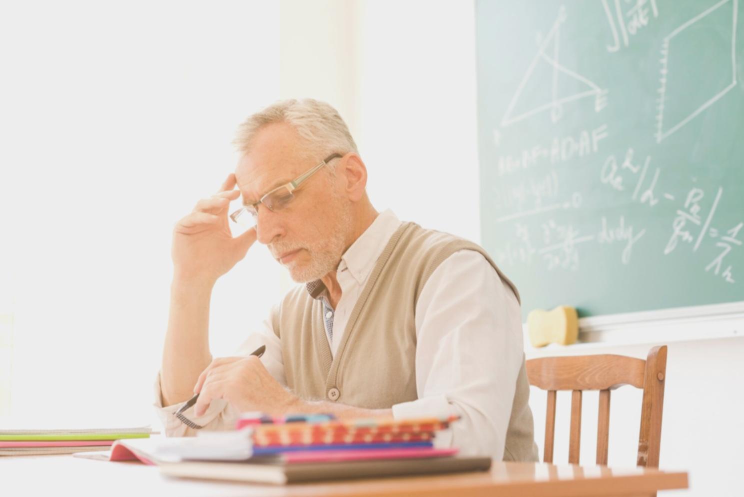 Équipe analysant des données financières